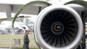 La aviación comercial y militar buscan reducir el impacto medioambiental de los combustibles fósiles.
