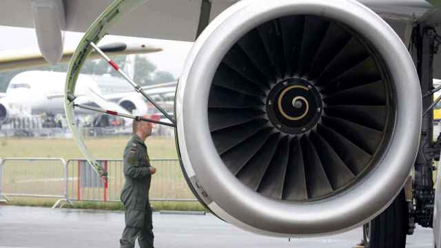 La aviación comercial y militar buscan reducir el impacto medioambiental de los combustibles fósiles.