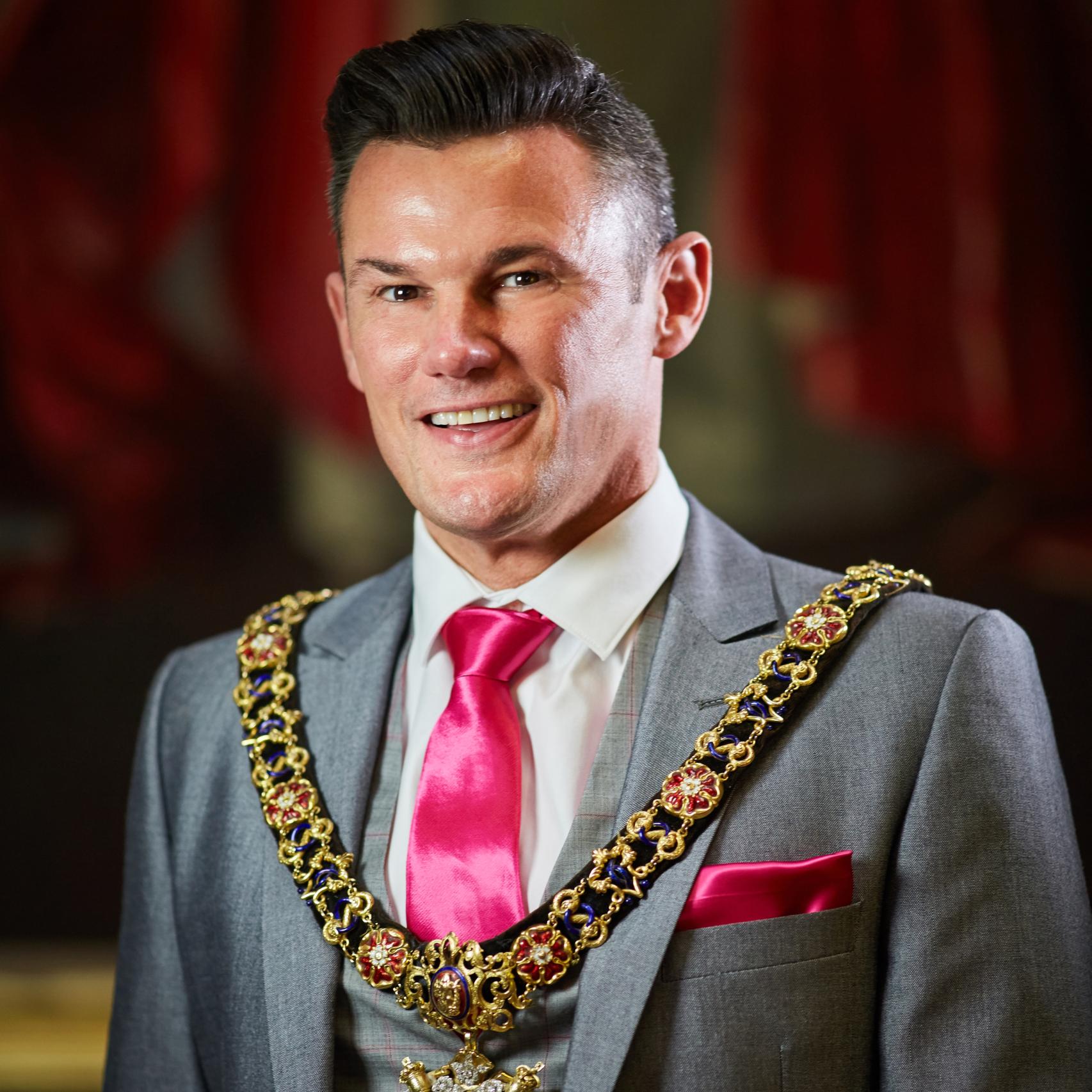 Retrato de Lord Mayor Cllr Austin-Behan tomado por el Ayuntamiento.