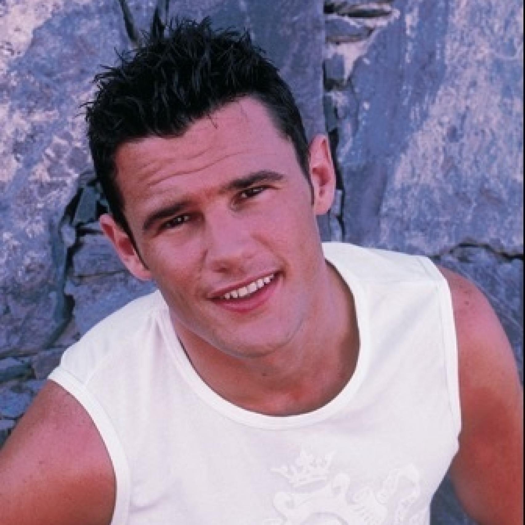 Carl se presentó en el año 2000 a Míster Gay UK