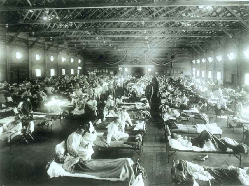 Imagen de afectados por la gripe española en Camp Funston, Kansas, en 1918.