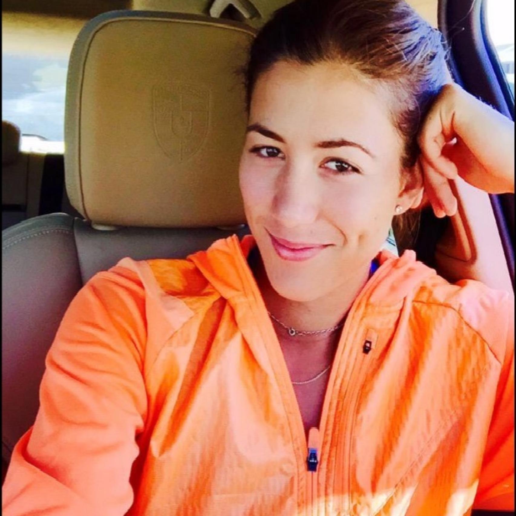 Garbiñe en su Porsche todoterreno