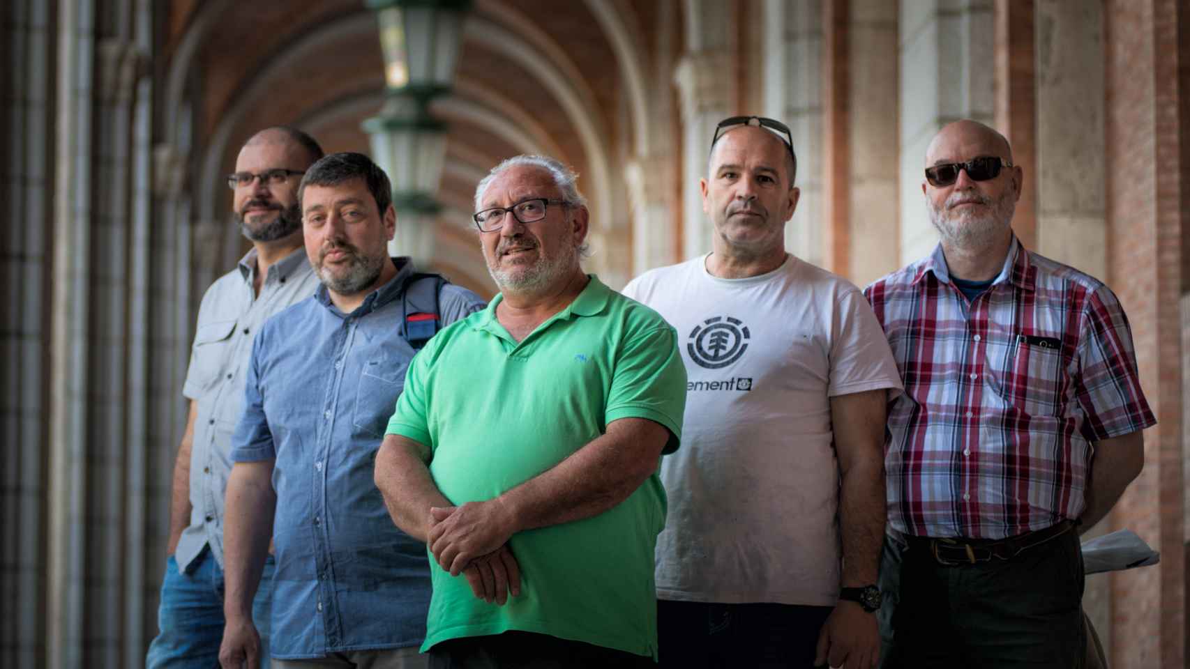 Paco Torrico, portavoz (centro), acompañado por delegados sindicales de Somos (de izquierda a derecha): Ángel Ferrer (Iberia), Félix López (Ayuntamiento de Madrid), Santiago Guijuelo (Ayuntamiento de Velilla de San Antonio) y Manuel Castro (Iberia).