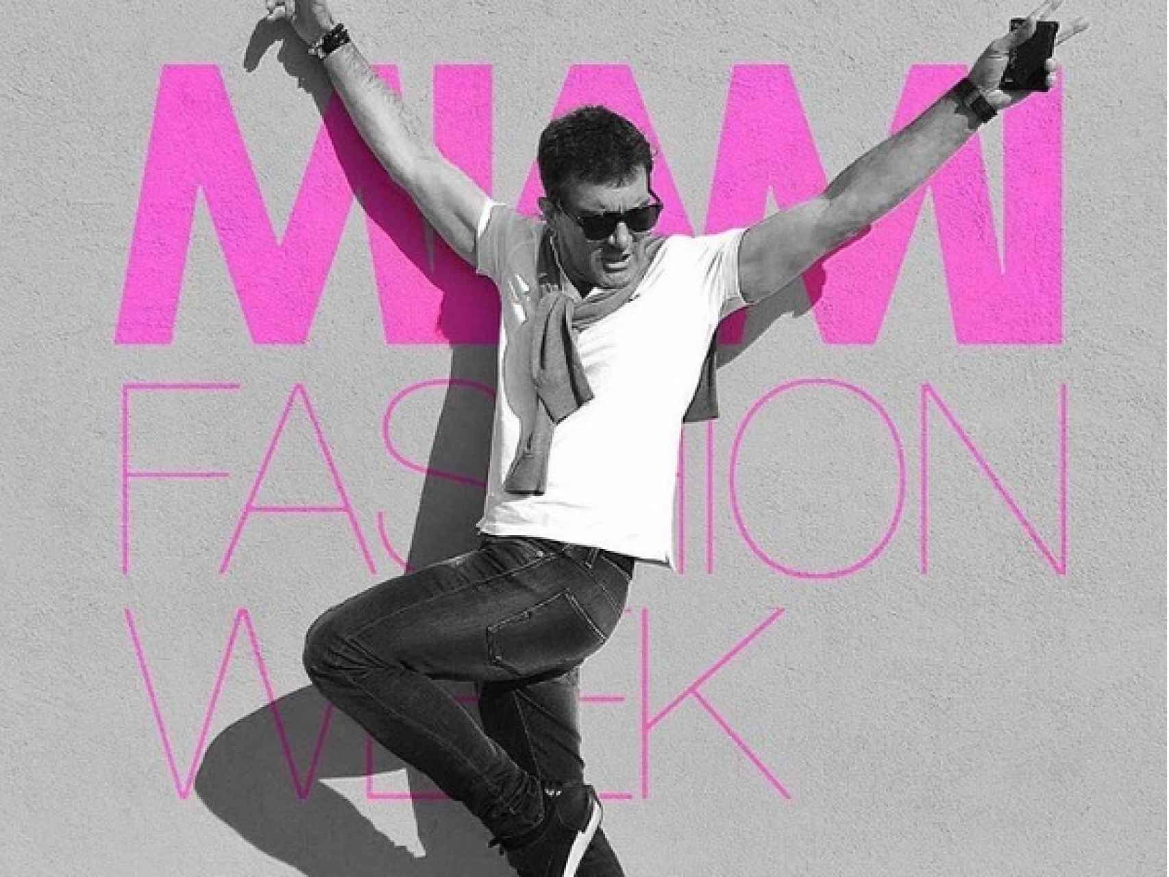 Antonio Banderas posa en el cartel de la Miami Fashion Week