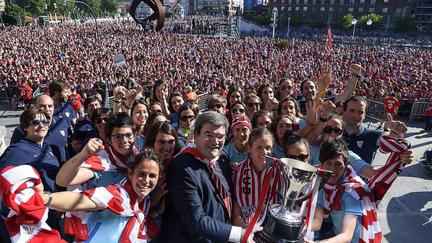 Las mejores imágenes del día: de la derrota de España a la celebración del Athletic