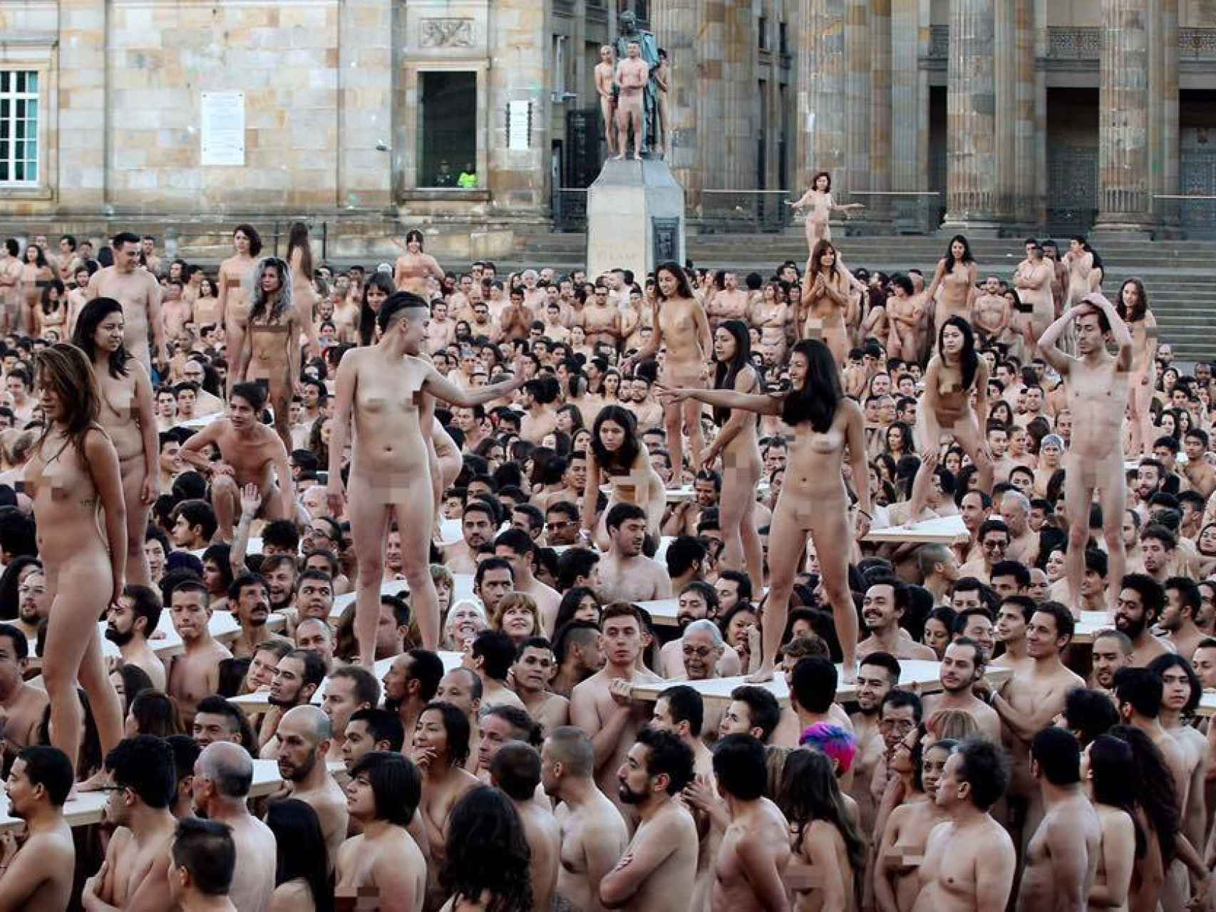 Desnuda y rodeada de otras 6.000 personas en cueros se pasa mucho frío”