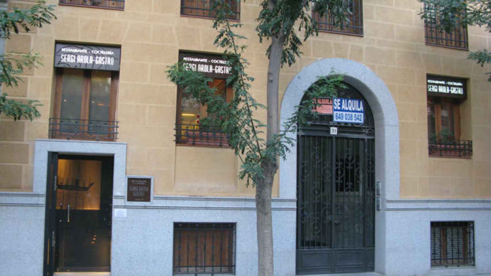 Fachada del restaurante de Sergi Arola en Madrid