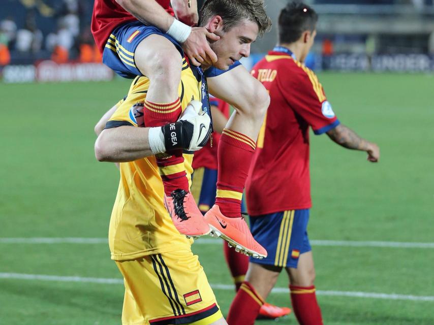 Muniain y De Gea celebran la victoria en el Europeo sub21 de 2013.