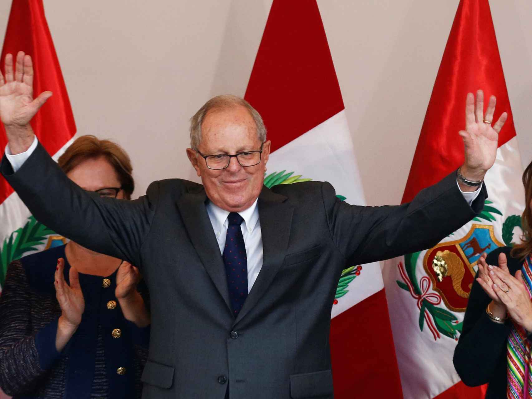 PPK celebra su ajustadísima pero definitiva victoria en las elecciones de Perú.
