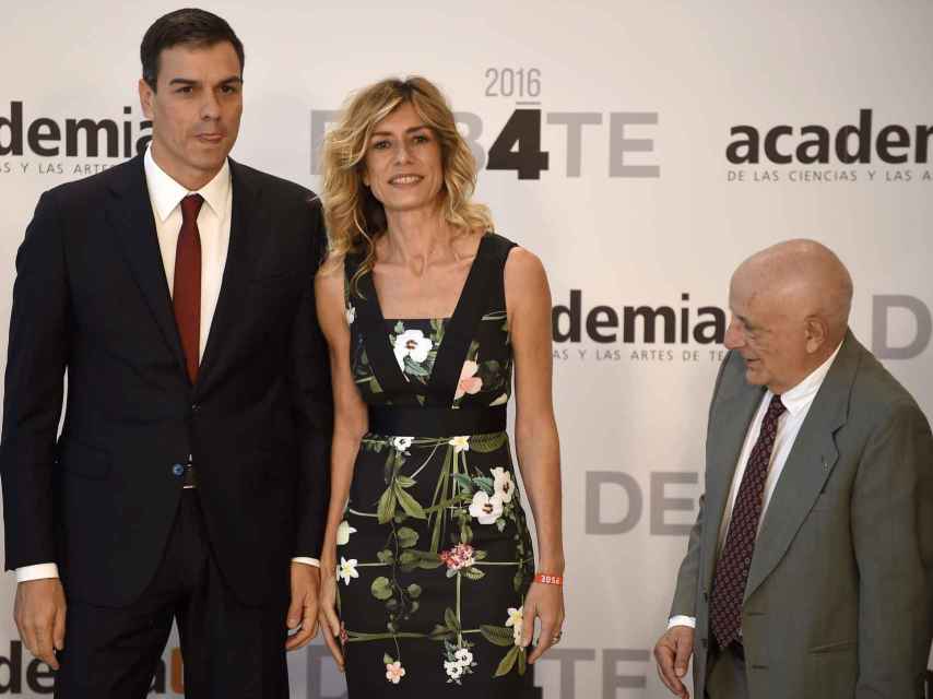 Begoña Fernández posa en el photocall a su llegada al Palacio Municipal de Congresos de Madrid