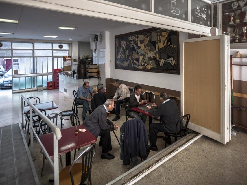 Asociación de Vecinos de Juan Valera, en el barrio obrero de Llefià, Badalona.