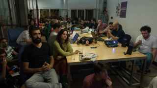 La noche del debate en la sala de máquinas de La Morada.