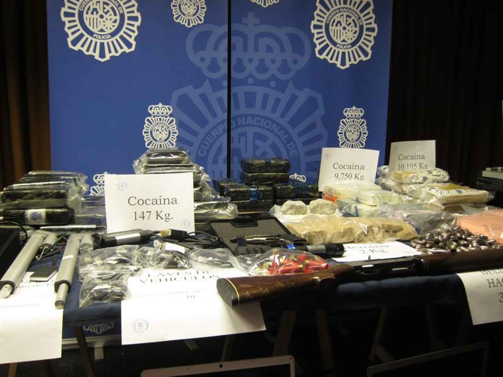 Cantidades de droga incautadas en una operación policial.