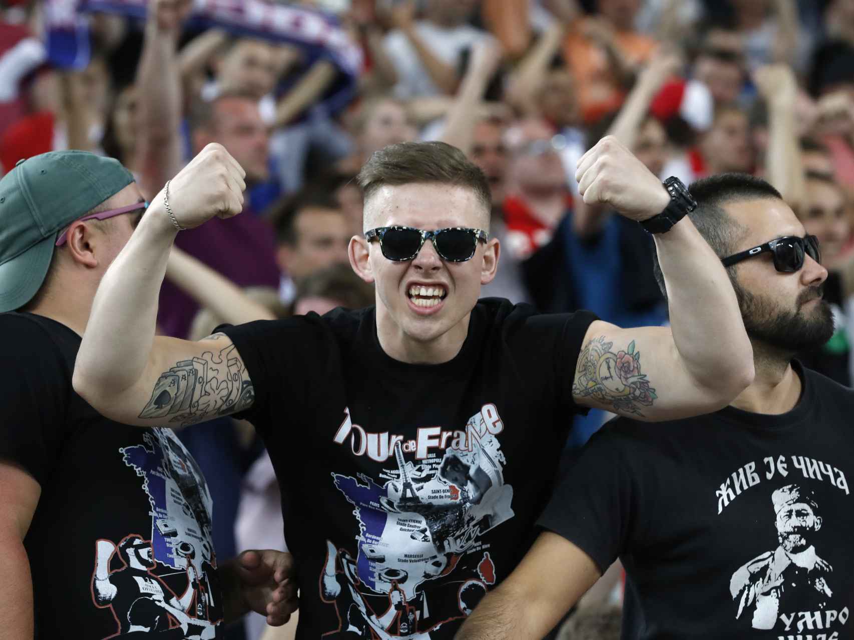 Hooligans rusos en las inmediaciones del Velodrome de Marsella la pasada semana.