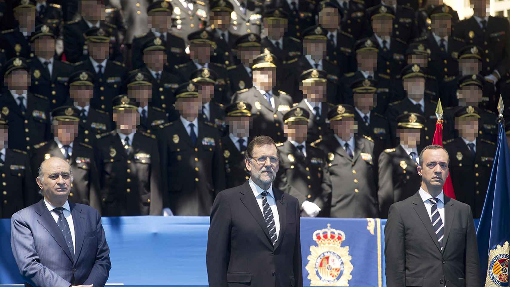 Mariano Rajoy, Jorge Fernández Díaz e Ignacio Cosidó, delante de varios comisarios.