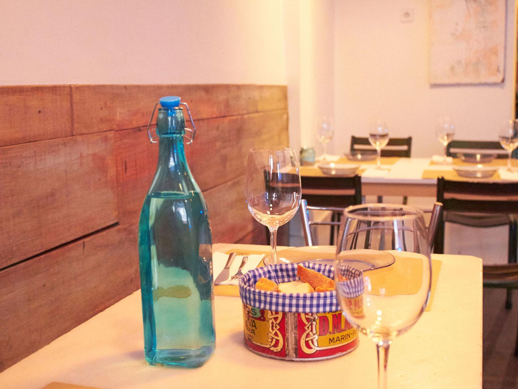 Interior del local La lata de sardinas.