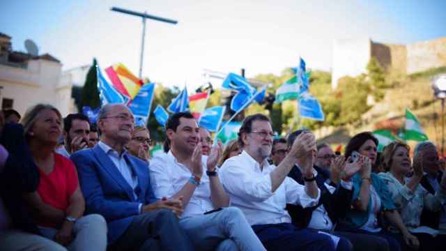 Rajoy, junto a Moreno Bonilla, en el mitin de Málaga