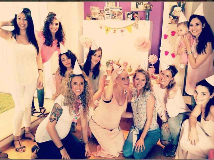 María organizó un baby shower con amigas para celebrar la llegada de Maia