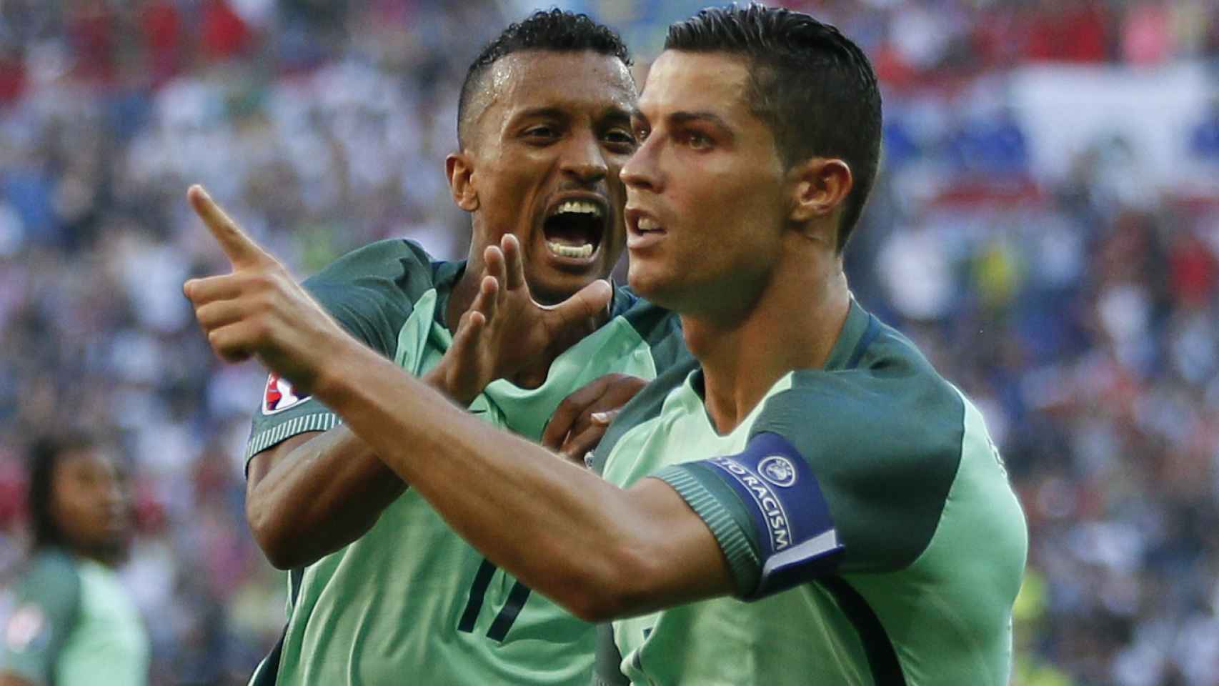Cristiano y Nani celebran un gol.