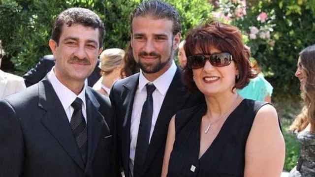 Los padres de Mario Biondo, Pippo y santina, con su hijo