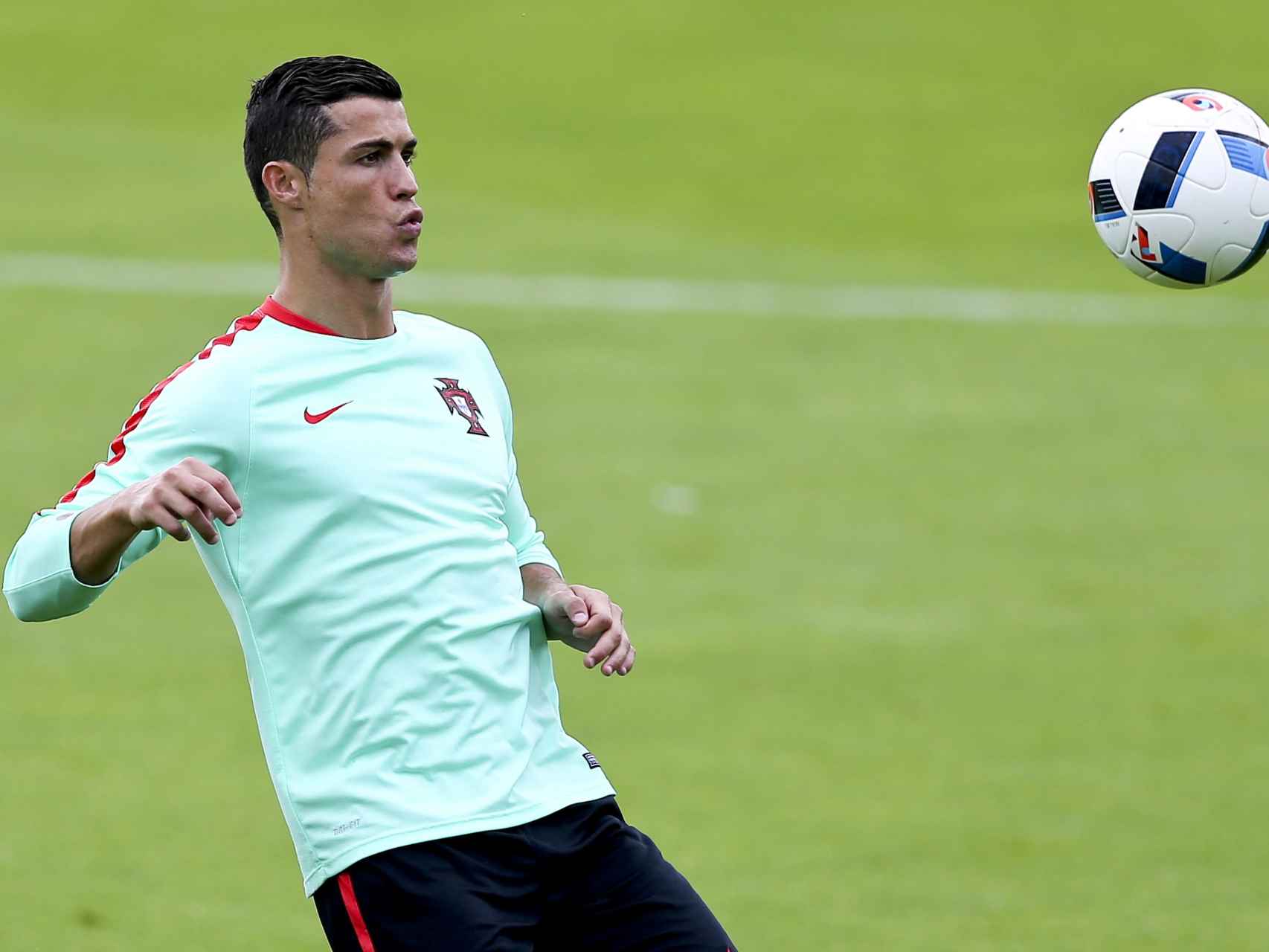 Cristiano Ronaldo durante un entrenamiento este viernes.
