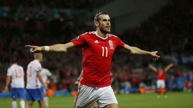 Gareth Bale celebra uno de sus goles con Gales.