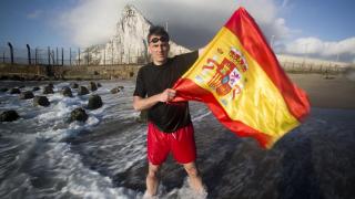 Operación Tarzán: así nadé hasta Gibraltar para poner la bandera española