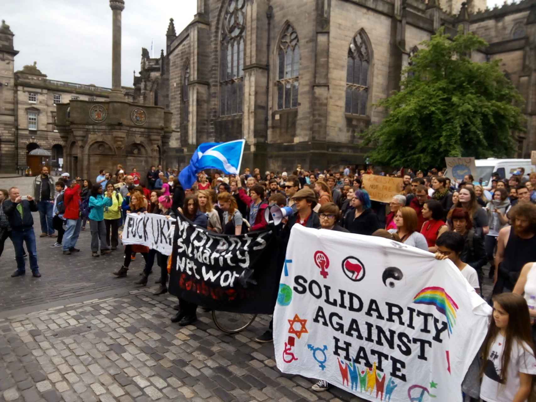Inicio de la marcha hacia el parlamento escocés.