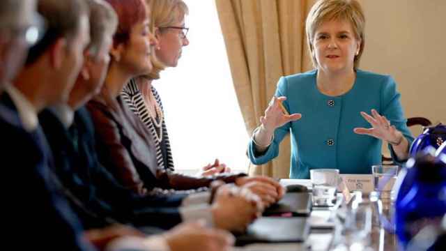 El gabinete de la primera ministra escocesa, Nicola Sturgeon, estudia los siguientes pasos para el país.