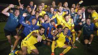 Los jugadores del Cádiz celebran el ascenso a Segunda división.