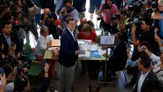 Mariano Rajoy en su colegio electoral en Madrid.
