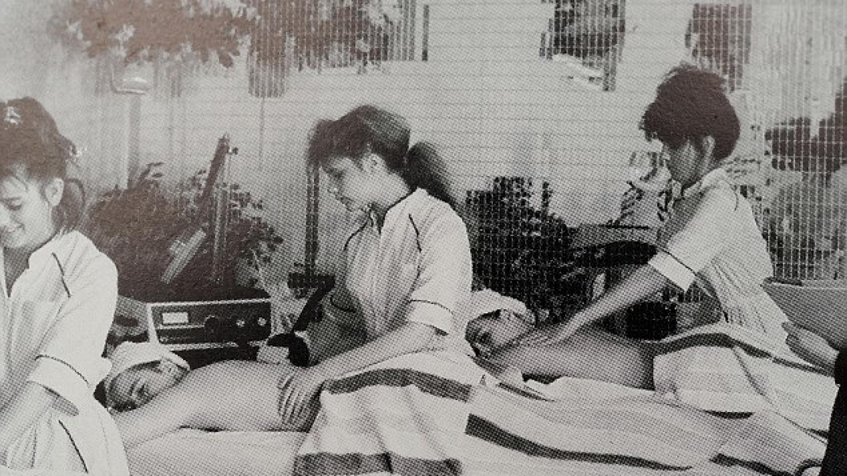 Victoria aprendiendo a dar masajes