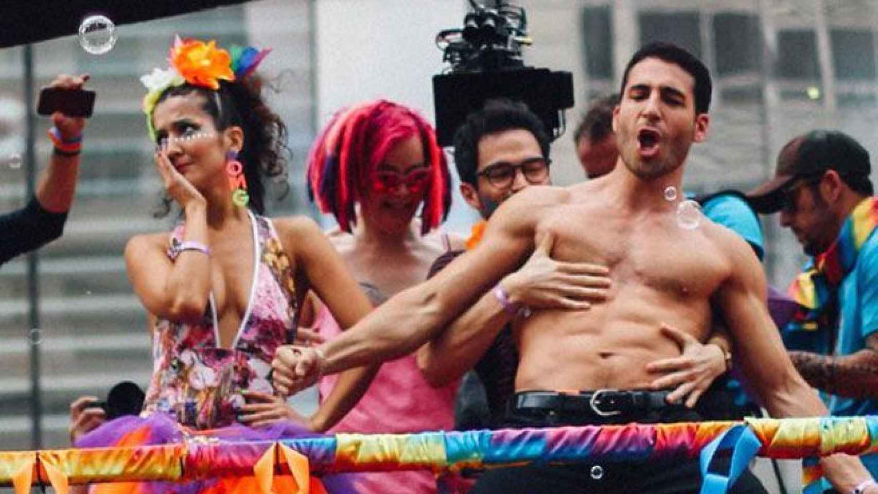 El actor rodó escenas de la nueva temporada en el Orgullo gay de Brasil
