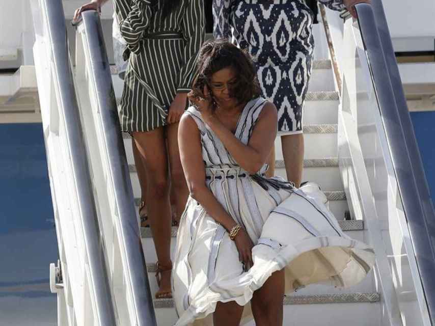 Michelle Obama a su llegada al aeropuerto de Torrejón de Ardoz (Madrid
