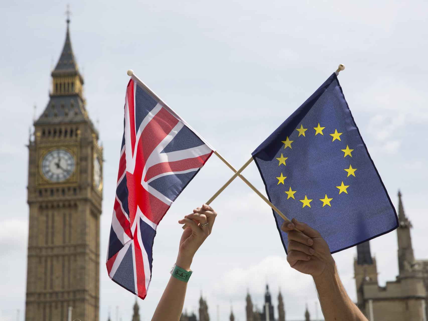 La bandera británica y de la UE en Londres.