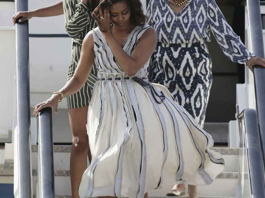 Michelle Obama, con su madre y sus hijas, a su llegada a España