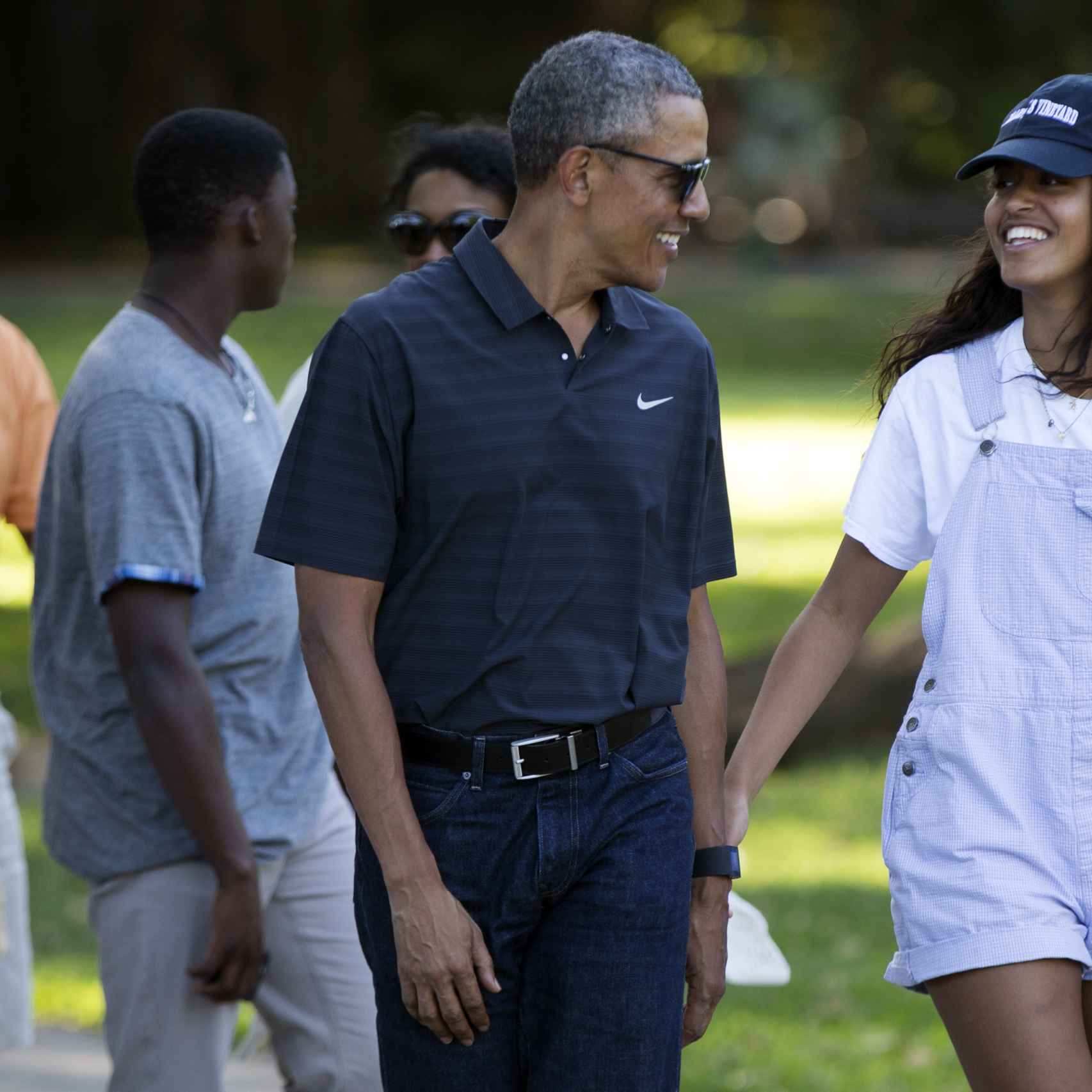 Barack Obama bromea con su hija Malia