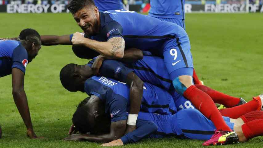 Los jugadores franceses celebran un gol.