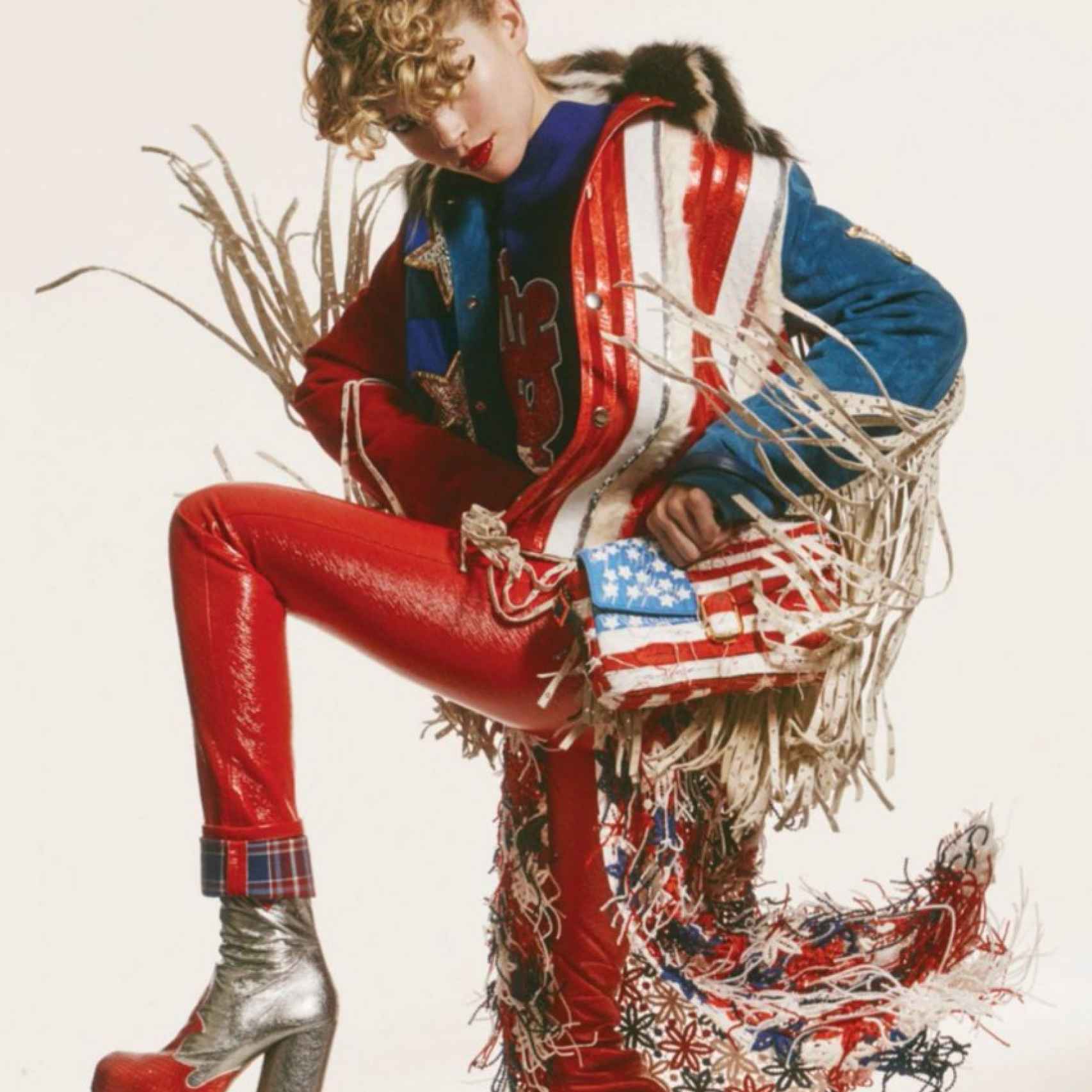 Marc Jacobs propone, en su colección Primavera-Verano 2016, distintas mezclas de los colores rojo, azul y blanco.