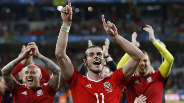 Gareth Bale celebra el pase a semifinales de Gales.