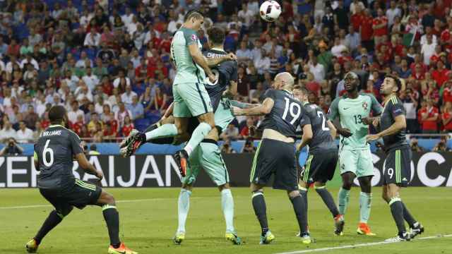 El salto de Cristiano en el gol ante Gales.