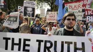 Manifestantes en Londres reivindican saber la verdad sobre la guerra de Irak.