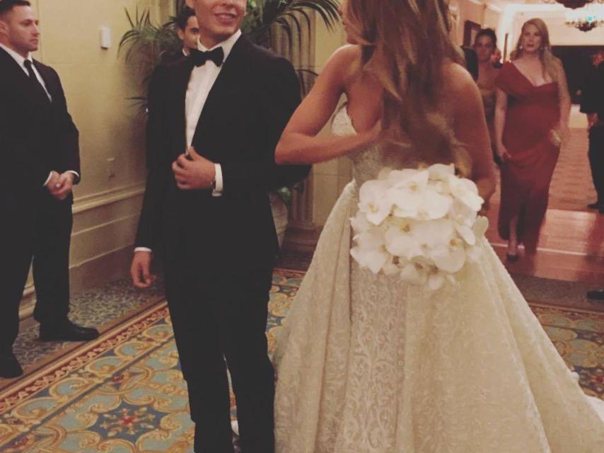 Manolo, el hijo de la actriz, llevó a su madre al altar en su segunda boda.