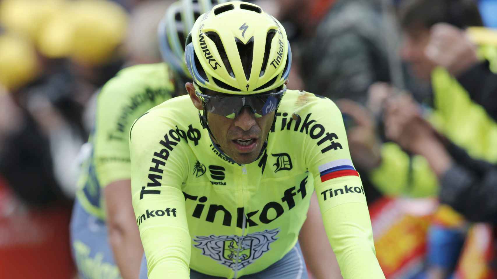 Alberto Contador en una etapa en el Tour