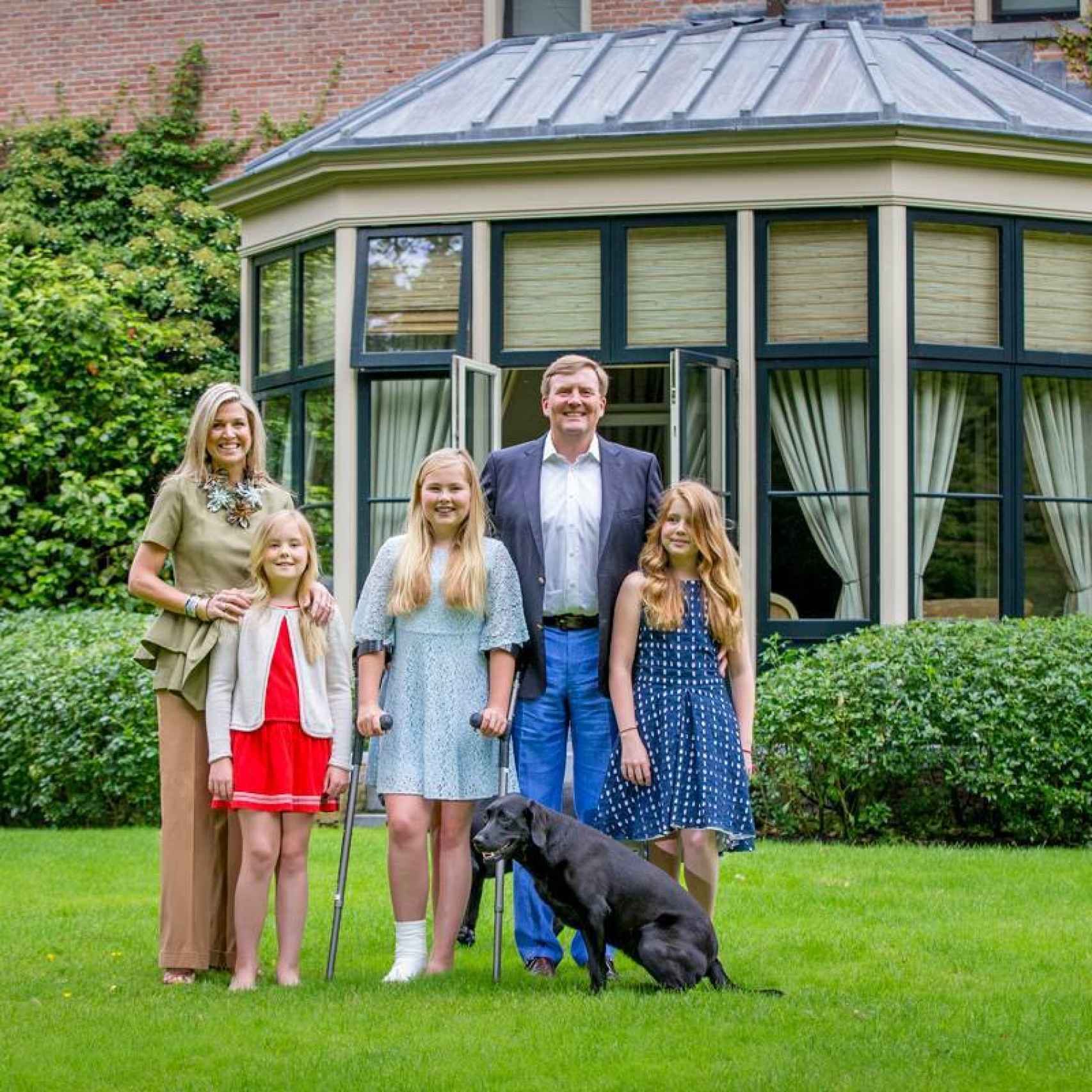Posado de verano de los reyes de los Países Bajos con sus hijas.