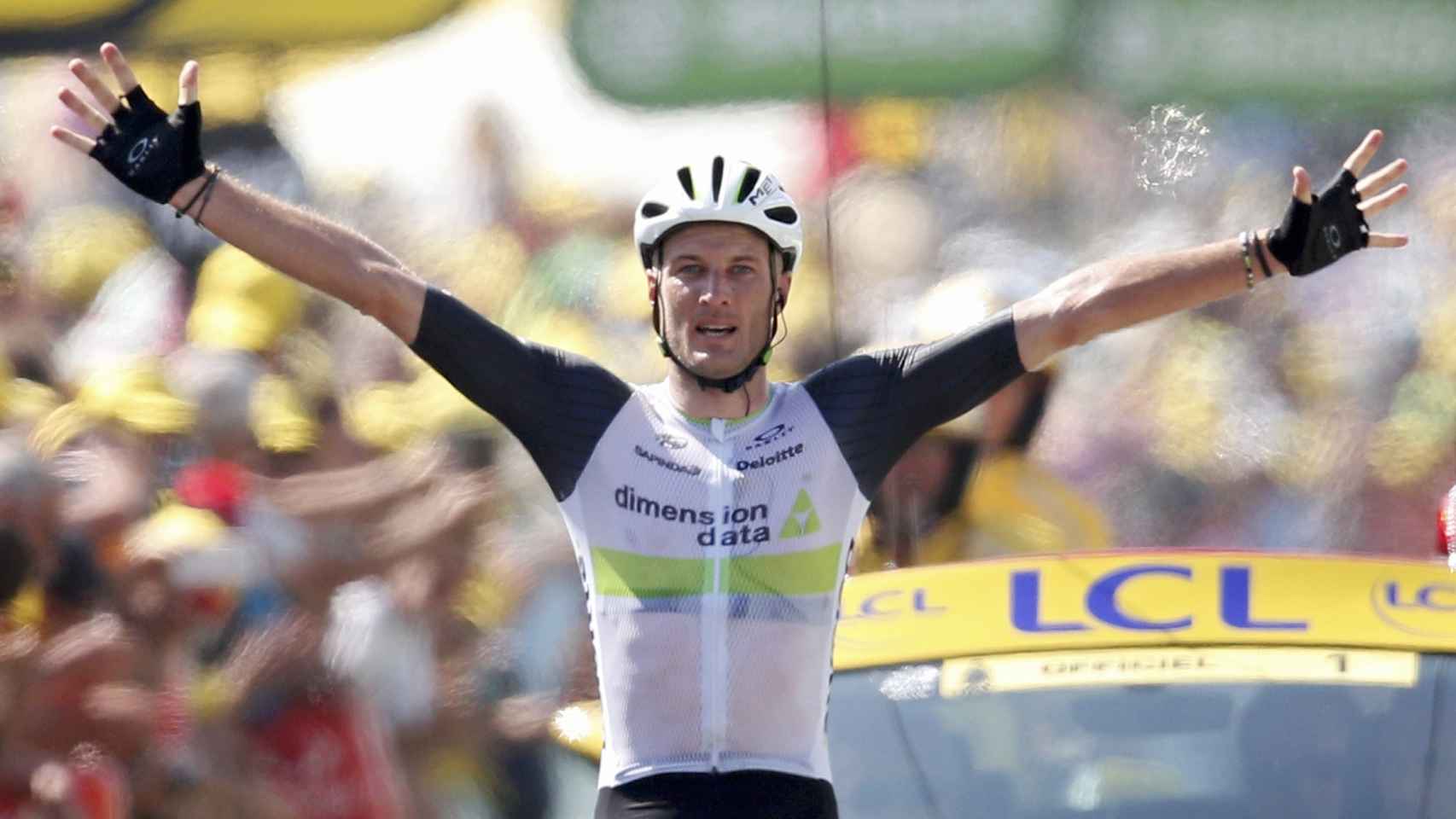 Stephen Cummings celebra su victoria de etapa en el Tour.