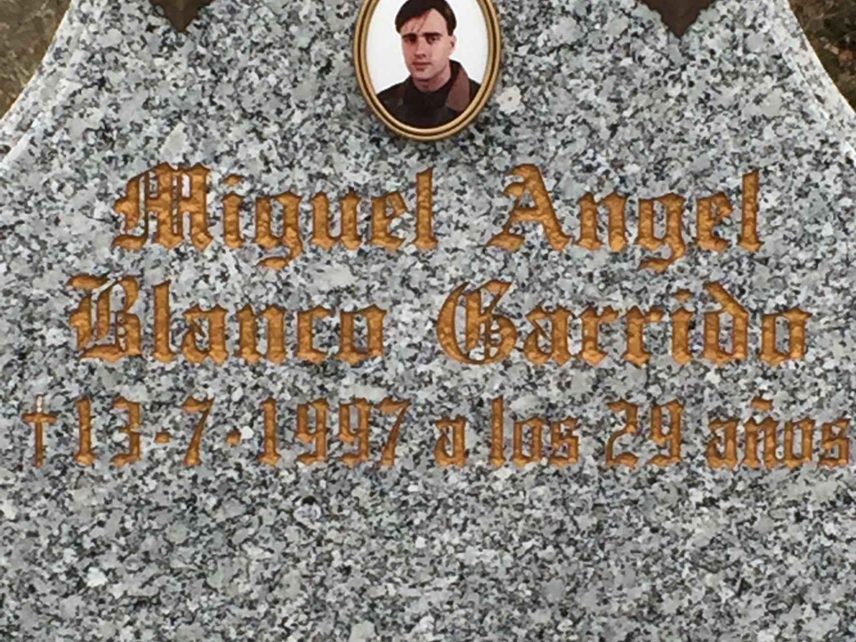 Los restos mortales de Miguel Ángel Blanco descansan en Faramontaos desde 2007.