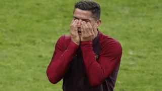 Cristiano Ronaldo, en chándal, durante la prórroga.