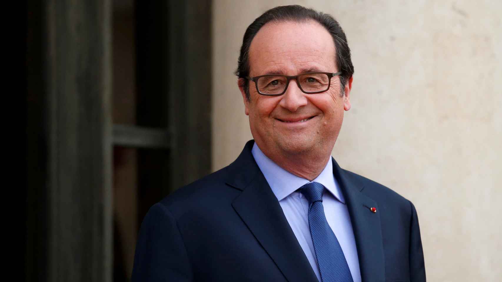 El peluquero de Hollande gana 9.895 euros al mes, según un semanario francés