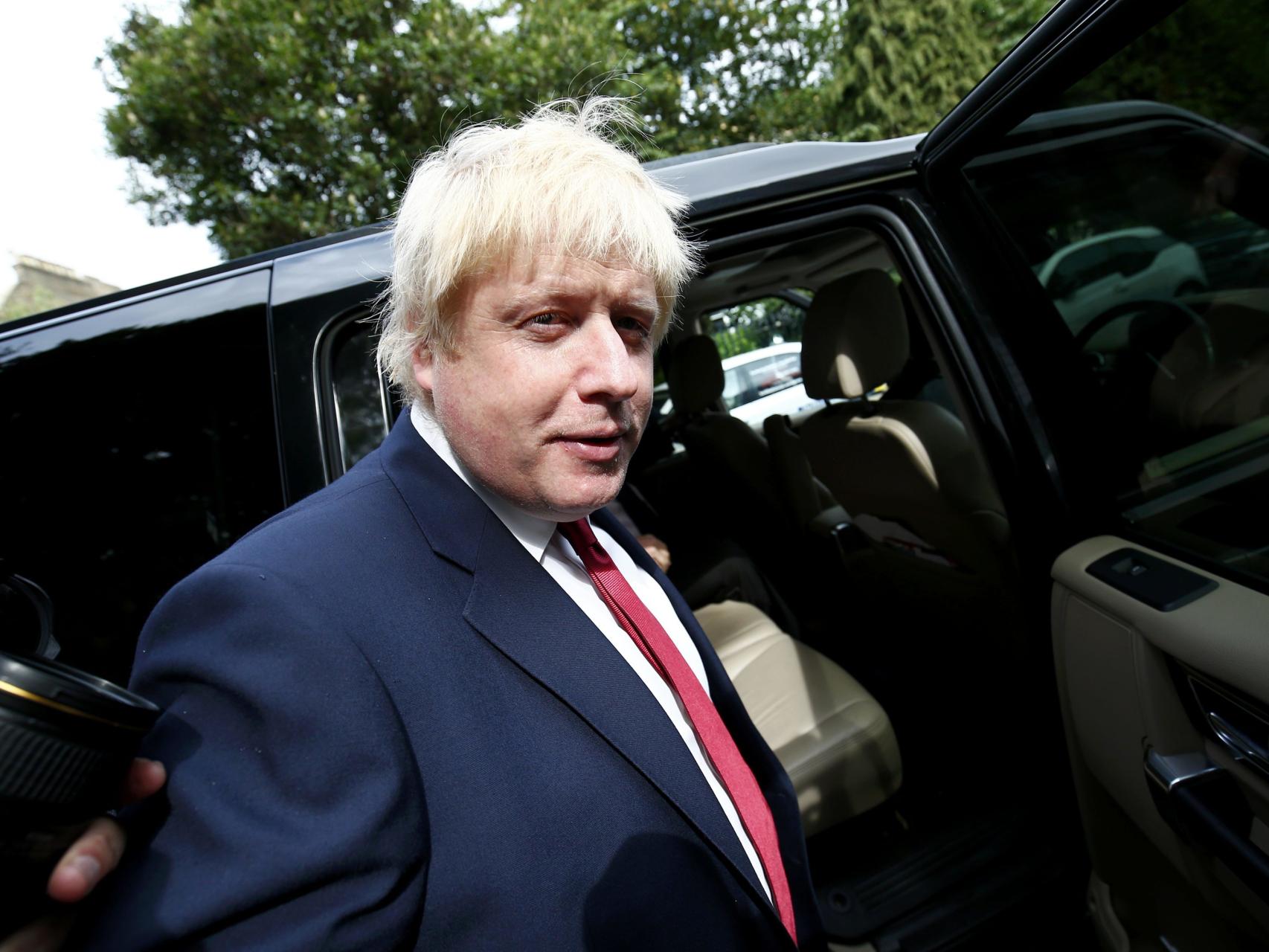 Boris Johnson, a la salida de su casa en Londres.